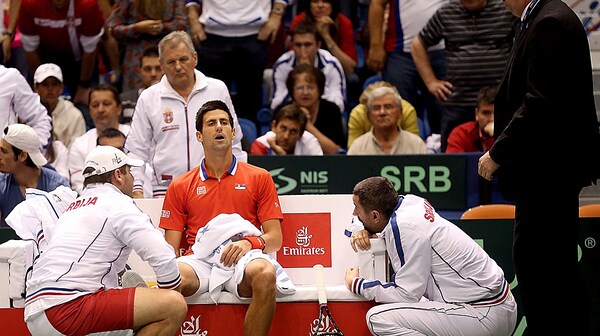 Djokovic durante il match di Coppa Davis contro la Svezia
