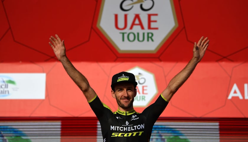 Adam Yates dopo la vittoria della 5ª tappa del UAE Tour