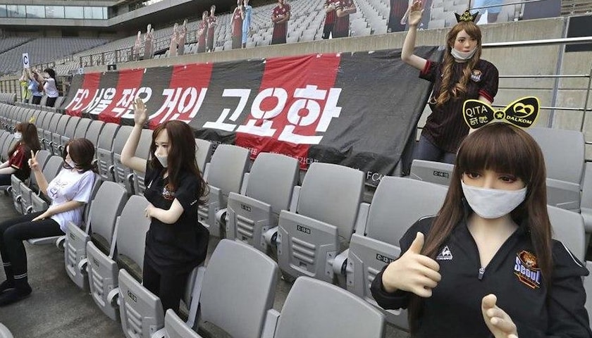 In Corea polemiche per le bambole gonfiabili sugli spalti - Calcio - Rai  Sport