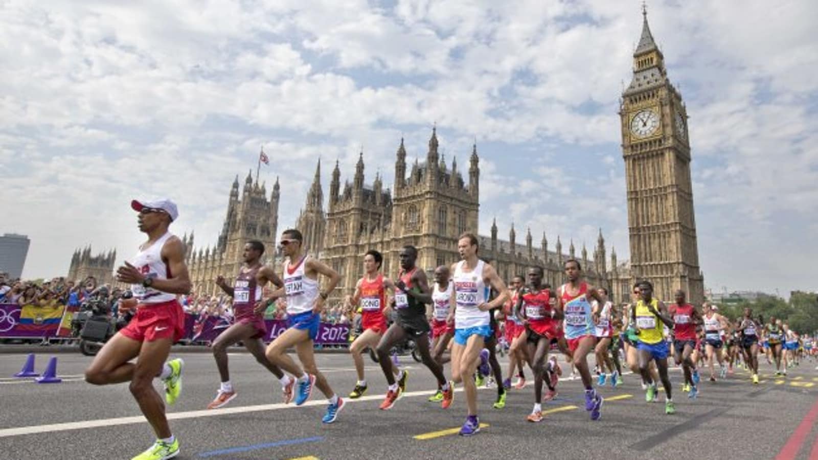 Какой спорт популярен в великобритании. Марафон в Лондоне. Марафон (the Marathon). Марафон Лондон 2012. London Marathon 2020 - Running in London 5f2.