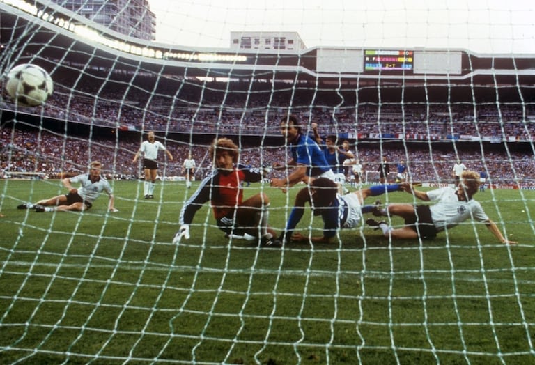 Il tuffo vincente di Rossi dell'1-0 alla Germania | Spagna '82